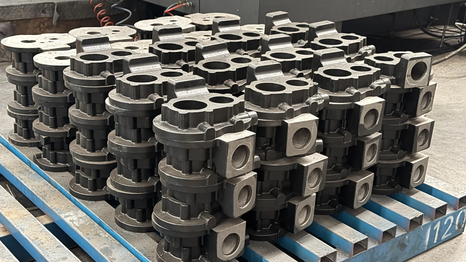 HT250 Bearing Housing Casting — HT250 bearing housing as-cast before machining 1