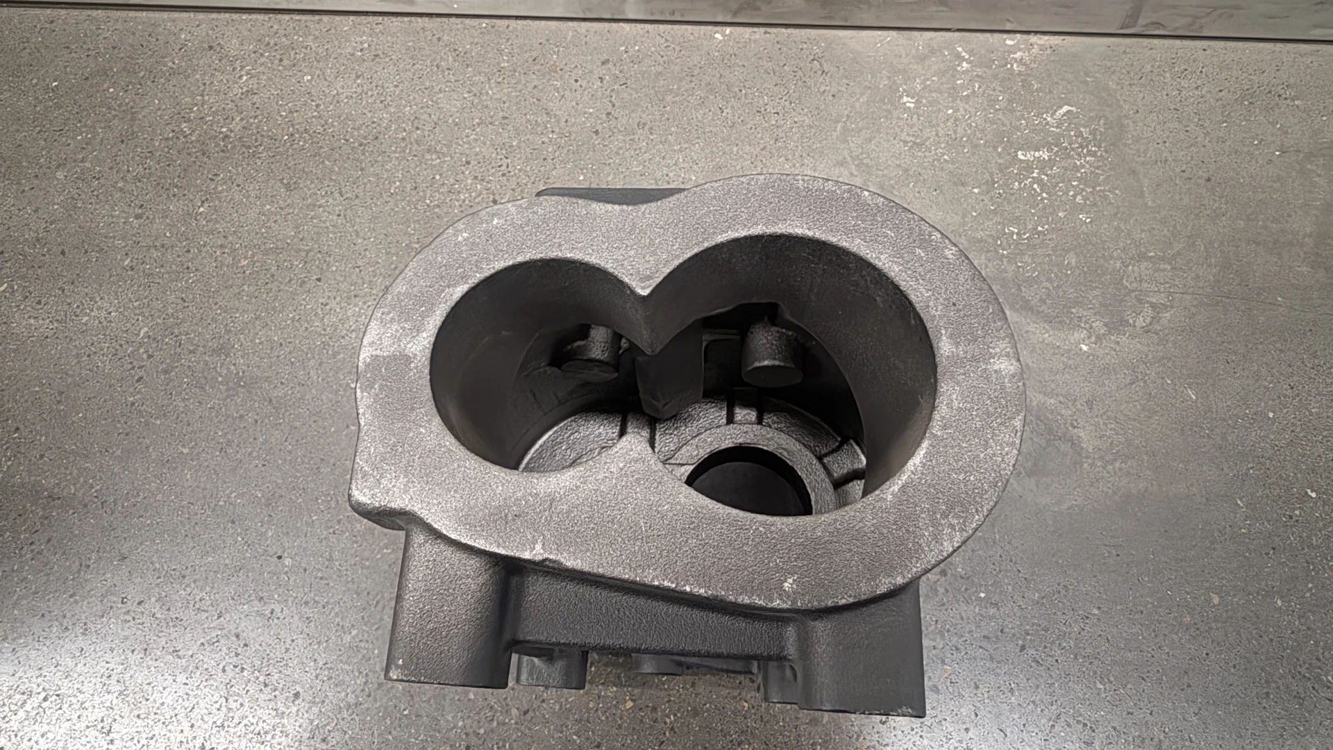 Compressor housings — as-cast and machining preparation photo 3