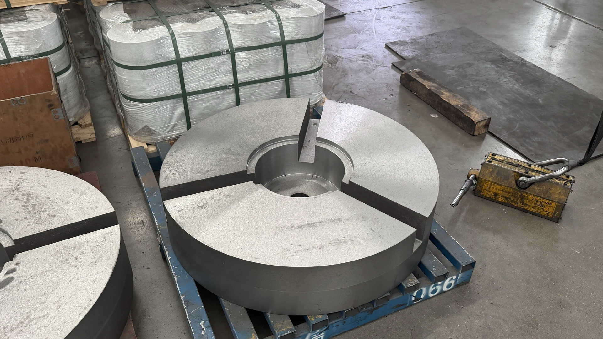 Large chuck body castings — semi-finished and intermediate machining photo 4