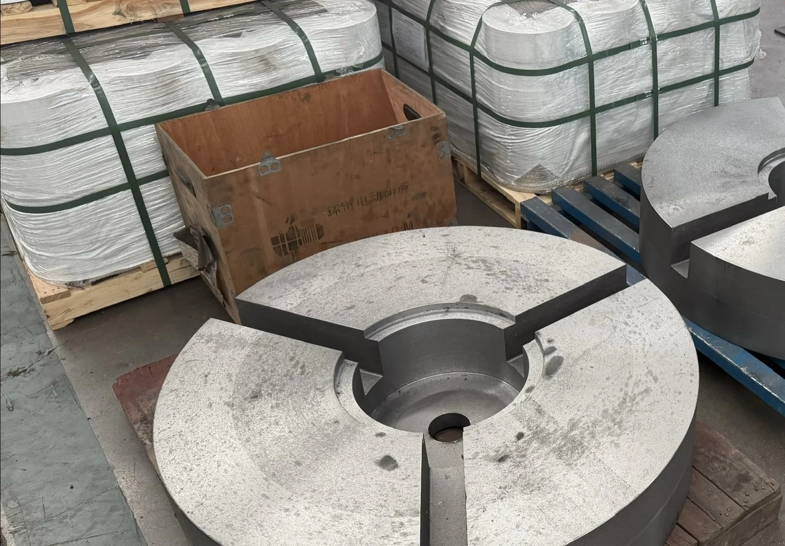 Large chuck body castings — semi-finished and intermediate machining photo 5