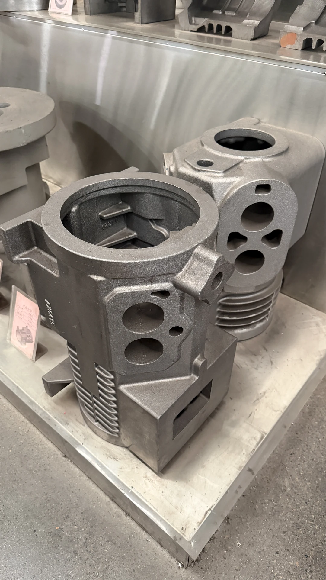 HT250 Four-Cylinder Refrigeration Compressor Body — HT250 four-cylinder refrigeration compressor body detail 3