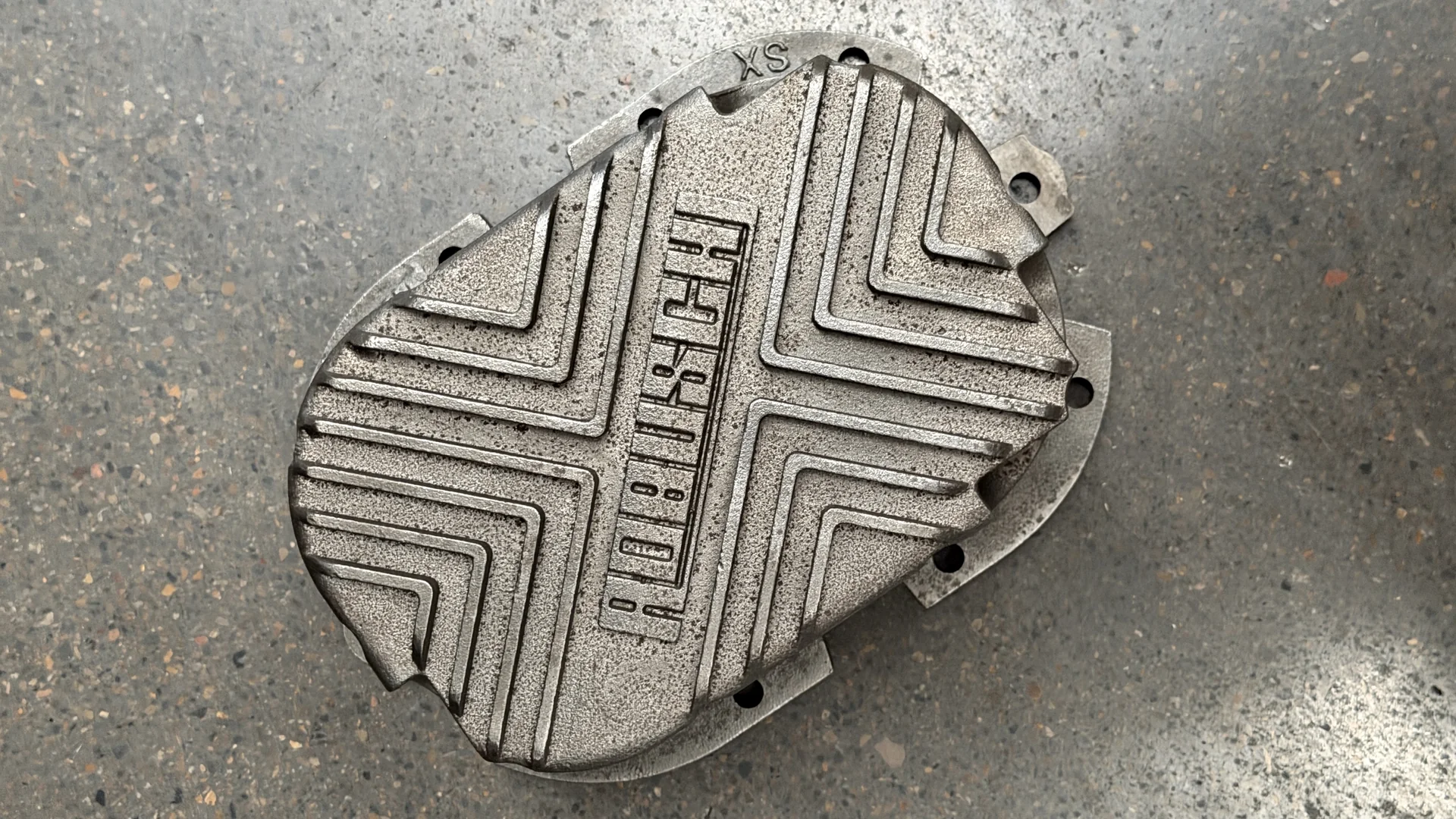 SRT-415 Oil Sump Casting — SRT-415 oil sump interior and exterior detail 2